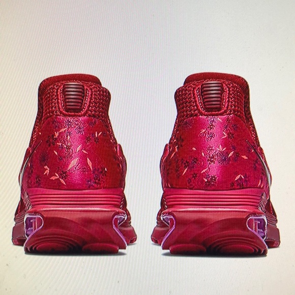 NIKE WOMENS SHOX GRAVITY in RED - Picture 2 of 8